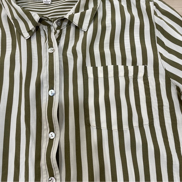 Jane and Delancey Women’s Striped Button Down Size Large - Picture 7 of 10